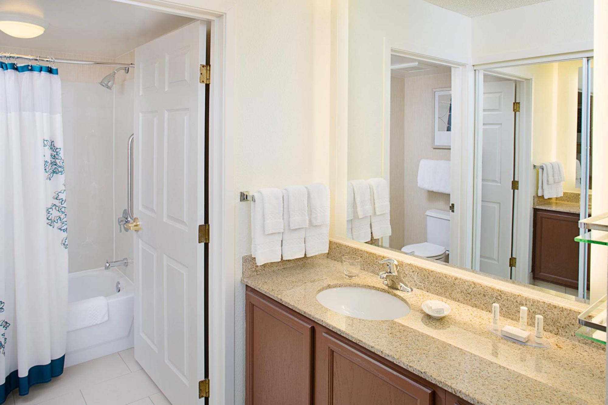 Residence Inn By Marriott Detroit Livonia Bagian luar foto